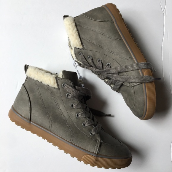 Cat & Jack Barnett Sherpa Lined Sneakers New - Picture 3 of 4